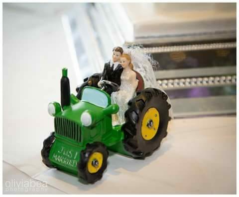 Cakes by Becky: Massey Ferguson Tractor Grooms Cake